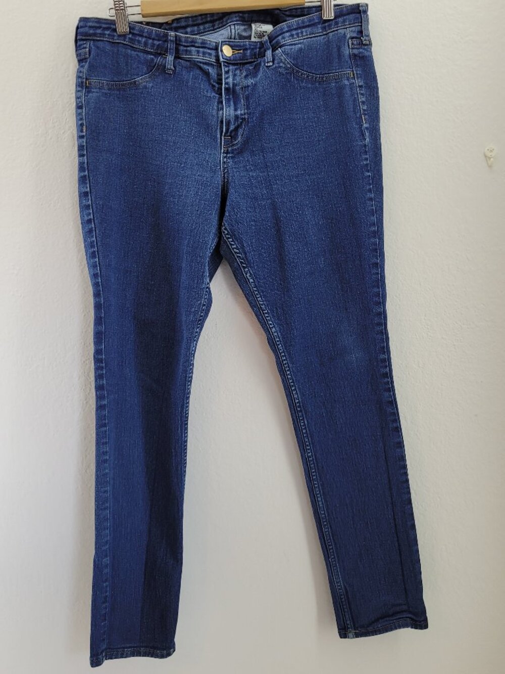 H&M Jeans Women's 33x28 Blue Stretch Denim Tapered Leg Ankle 5 pocket